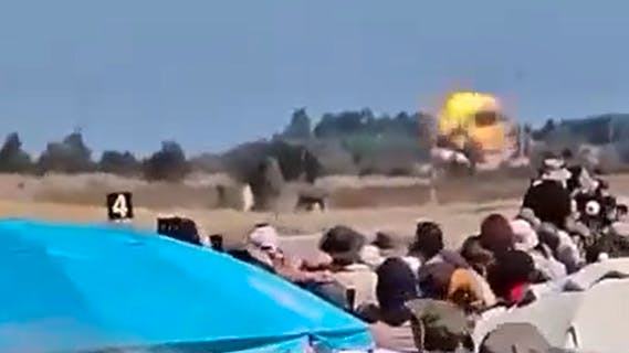 Grèce Un avion militaire s'écrase lors d'un show aérien: deux morts 1 26 4