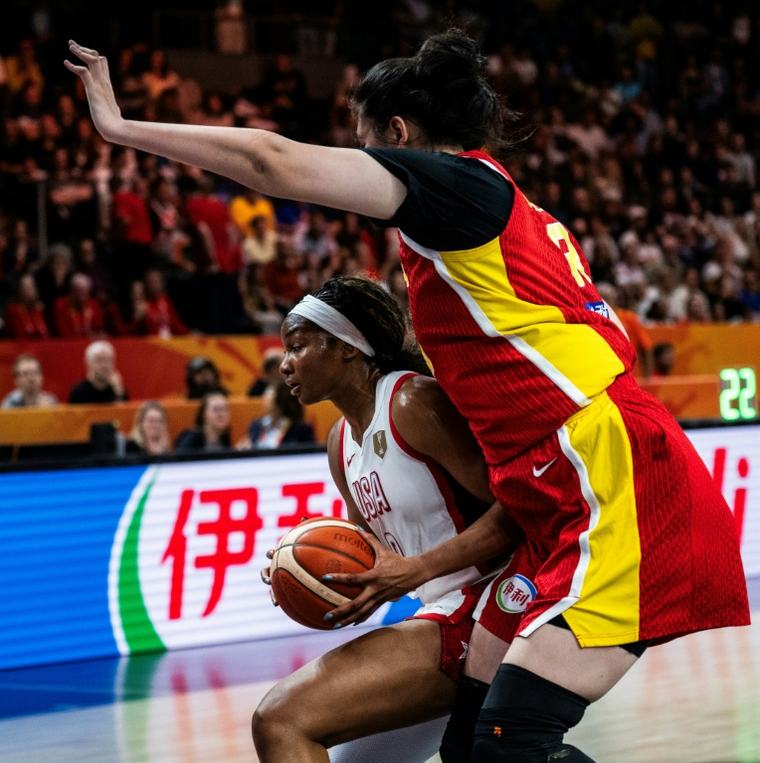 19 years old: China's teenage 223cm basketball player 'just a little girl'