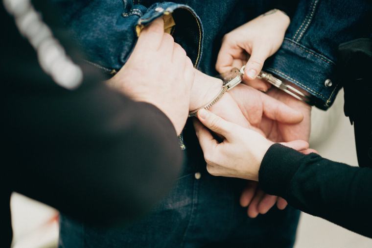 Bei Asaz wéinst geklautem Vëlo erwëscht: Mann wéinst Besëtz vu gréisserer Quantitéit Droge verhaft