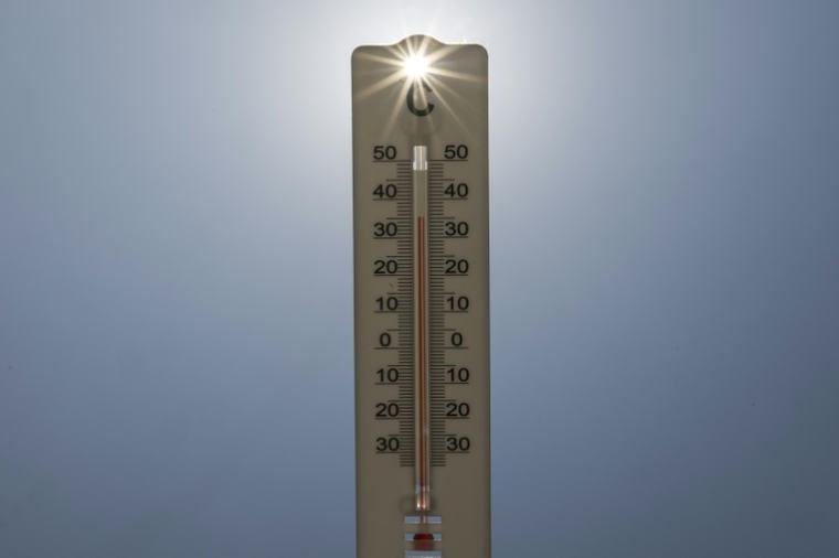 Canicule en France: Vigilance orange maintenue jusqu'à mardi matin dans six départements