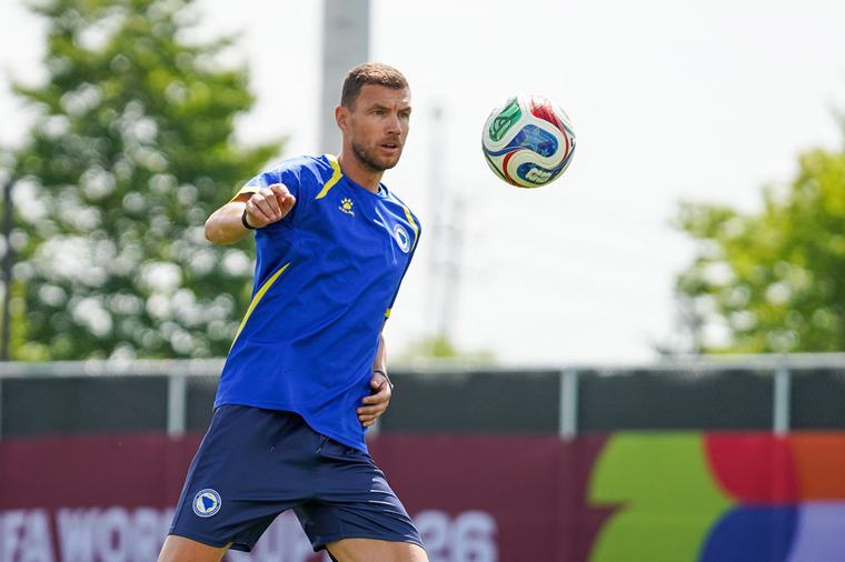 Leschte Match ass den 2. Oktober: Edin Dzeko annoncéiert Récktrëtt aus bosnescher Futtballnationalekipp