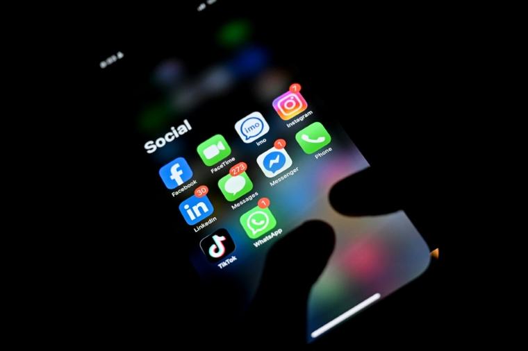 Forfaits, smartphones, montres: Le nouveau marché qui promet de mieux protéger les enfants