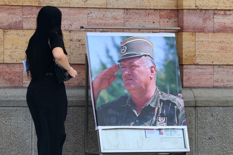 Ratko Mladić "verherrlecht": Ëmgang mam bosnesch-serbesche Krichsverbriecher suergt fir Tensiounen tëscht Serbien an EU