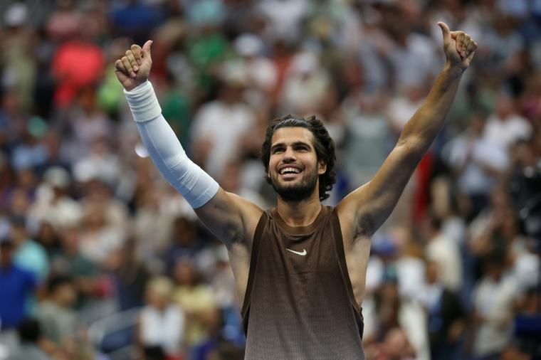 Buoyant Alcaraz shakes off nerves to advance at US Open