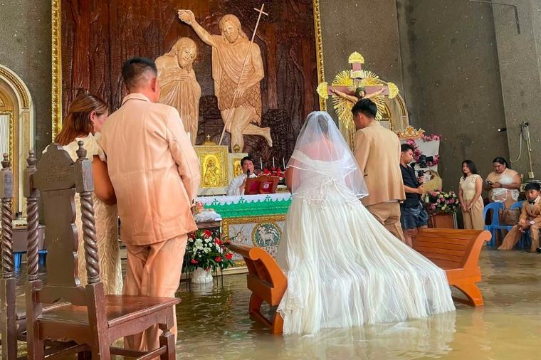 Heavier-than-usual rains: Philippine couple married in hip-deep floodwaters
