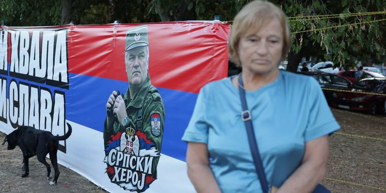Haut - 13h26 Kritik aus der EU: Serbesche Krichsverbriecher Ratko Mladić gëtt haut mat héchsten Éieren zu Belgrad begruewen