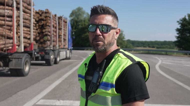 Videoreportage: Ënnerwee mat der Douane: Ze vill gelueden an e futtisse Pneu