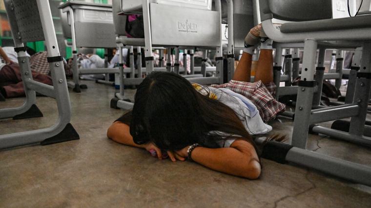 Philippinnen: Übungen a Schoule solle Schüler op Amokleef preparéieren