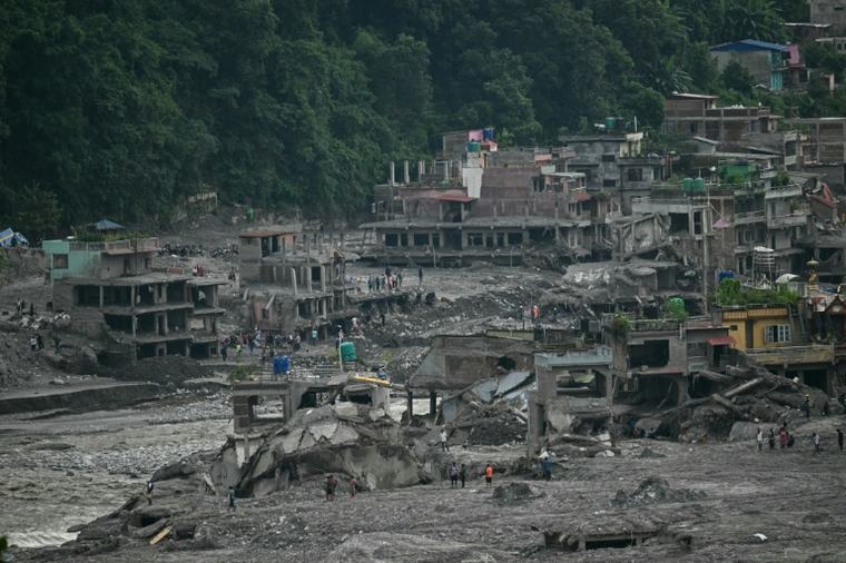 Crue dans l'Himalaya: Les secours toujours à la recherche de survivants
